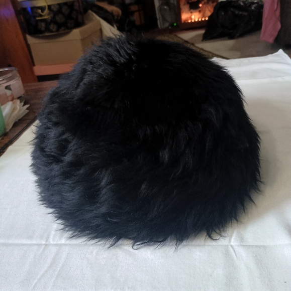 Vintage Women's 1950s Genuine Tuscan Lamb Fur Hat - Picture 2 of 8